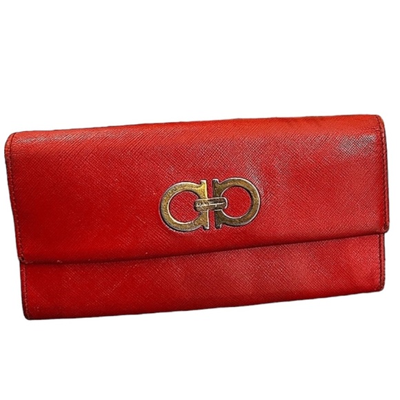 【送料&関税込】Salvatore Ferragamo Wallets Camel Ferragamo Camel Ostrich Wallet | Consign of the Times ™